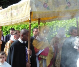 Festum Sanctissimi Corporis Christi Avrillé A.D. 2012